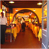 Puesto de souvenirs y recuerdos del Mercado del Puerto